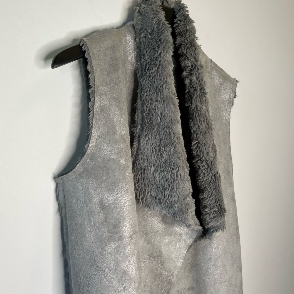 SAKS FIFTH AVENUE Gray Faux Suede Fur Lined Vest XS - Picture 4 of 6
